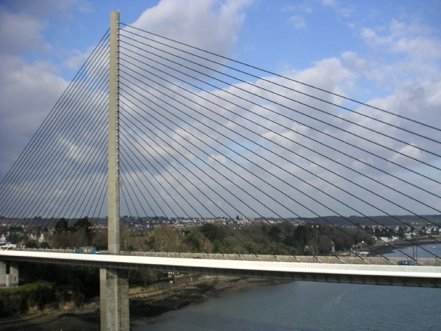 vue de profil du pont d'iroise